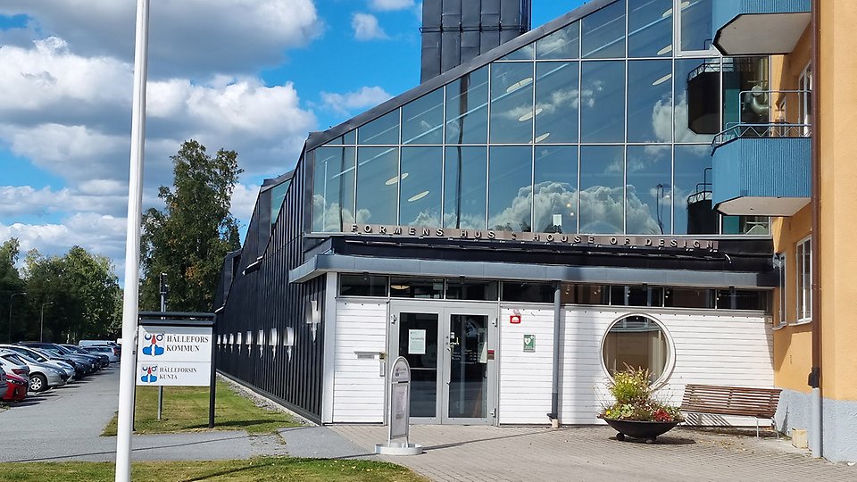 Entrén till Hällefors kommunhus.